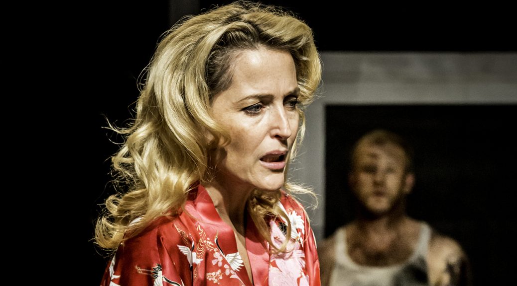 Blanche DuBois (Gillian Anderson). Photo by Johan Persson