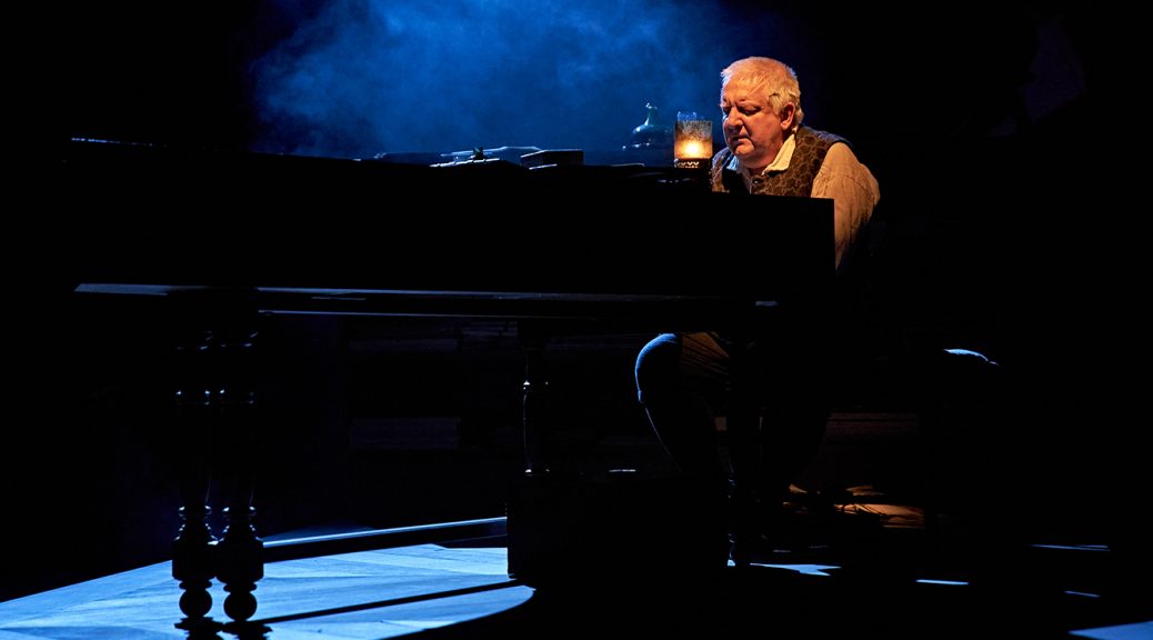 Simon Russell Beale in Bach & Sons photo by Manuel Harlan
