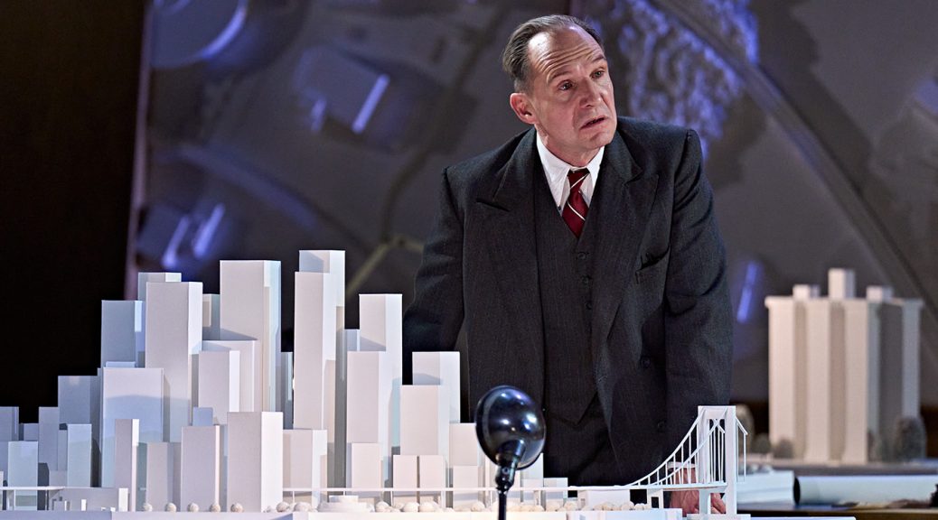 Ralph-Fiennes-in-Straight-Line-Crazy-photo-by-Manuel-Harlan