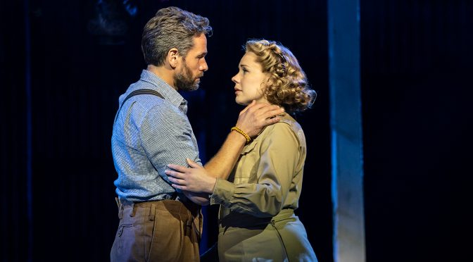 Gina-Beck-&-Julian-Ovenden-in-SOUTH-PACIFIC-Photo-Johan-Persson