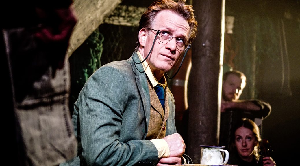 The-Curious-Case-of-Benjamin-Button-at-the-Southwark-Playhouse