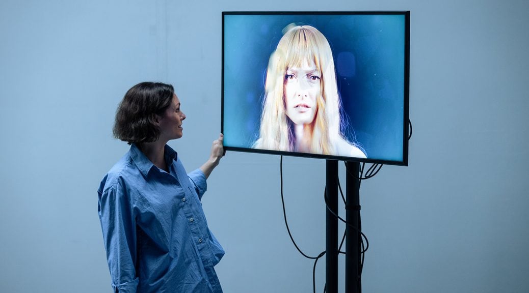 MyAnna-Buring-&-Dakota-Blue-Richards-in-anthropology-at-Hampstead-Theatre-credit-The-Other-Richard