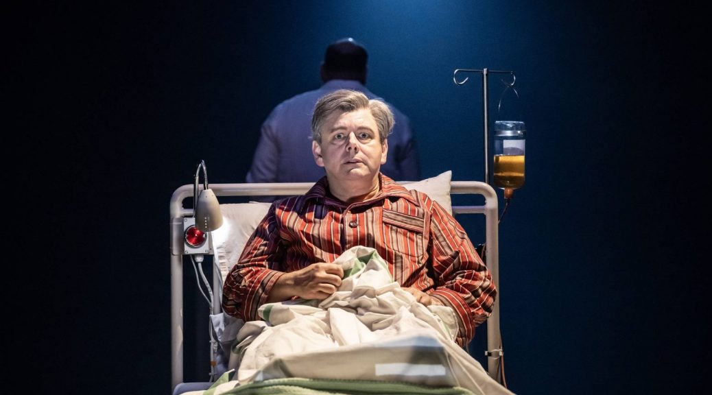 Nye Michael-Sheen-Nye-National-Theatre-Johan-Persson-1-scaled