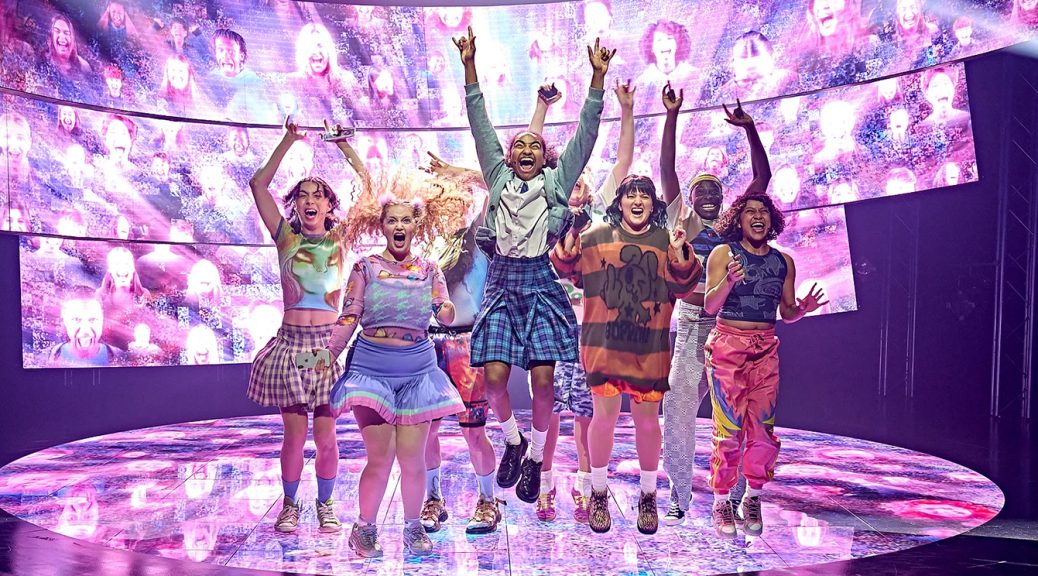 Fangirls-credit-Manuel-Harlan