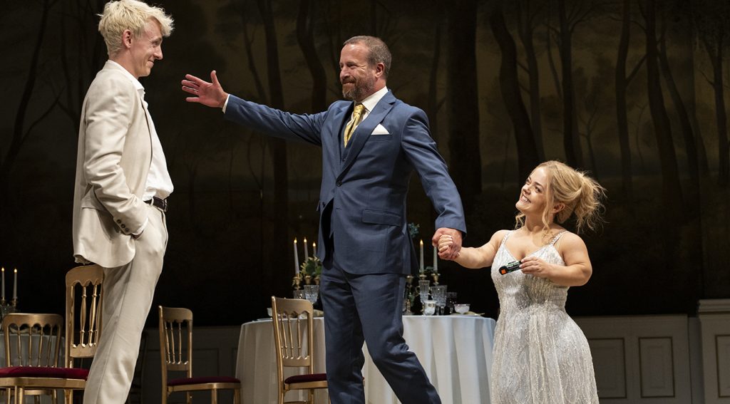 Hamlet-Tom-Glenister-Geoffrey-Streatfeild-and-Francesca-Mills-credit-Sam-Taylor